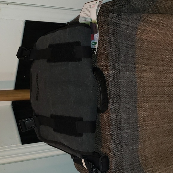 FF 💘🖤💘BRAND NEW MOBILE EDGE BLACK/GRAY 17.3" ECO-FRIENDLY LAPTOP MESSENGER - Picture 6 of 16